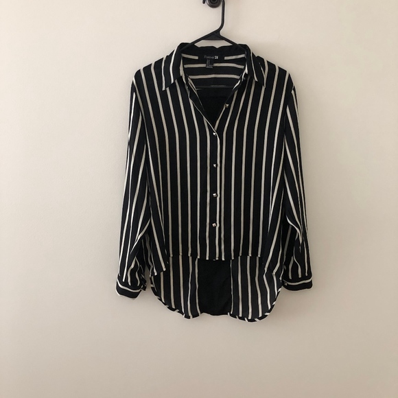 Forever 21 Black & White HiLo Stripped Blouse S - Picture 1 of 4